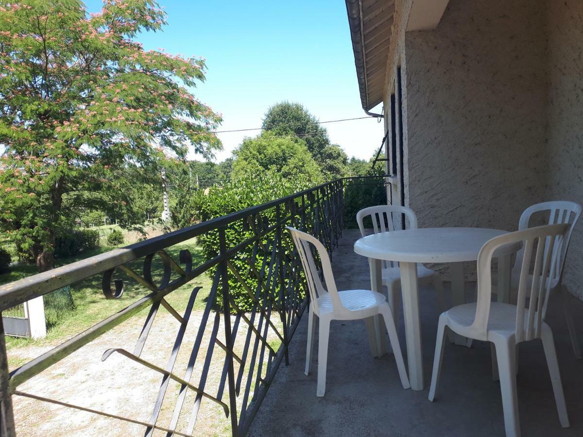 Location De Vacances A Gourdon En Bouriane Exterior foto